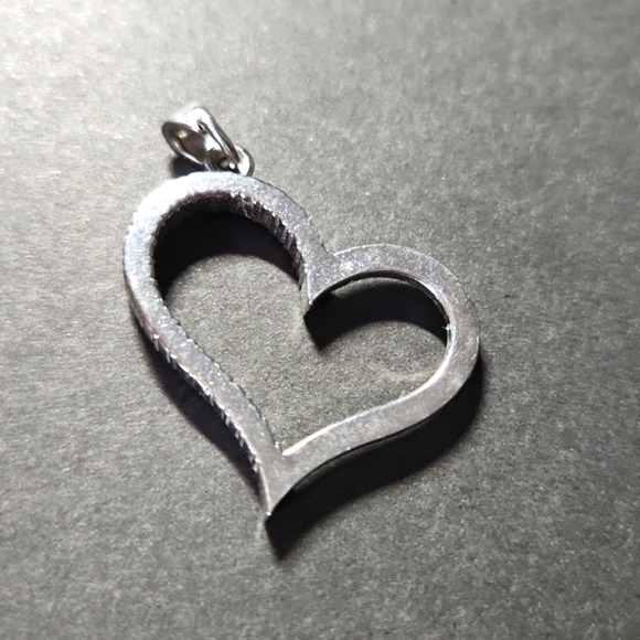 Heart Necklace Charm - Picture 3 of 4